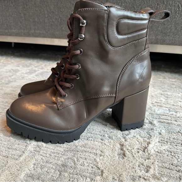 Aerosoles Esen Women size 9
Brown 3" Block Heel Lace-Up
Combat Boot Size NEW - Picture 8 of 11